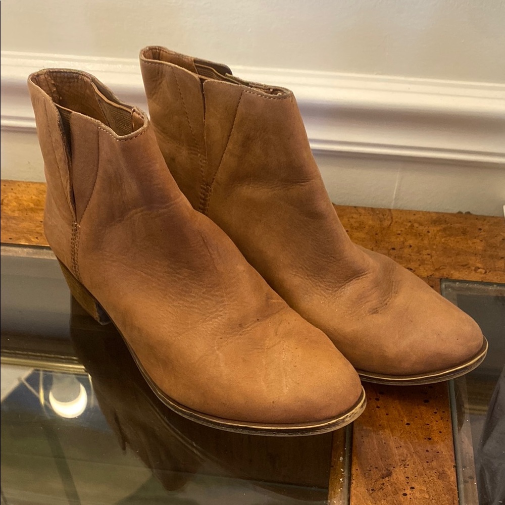 Lucky Boots Women's Tan Ankle Boots